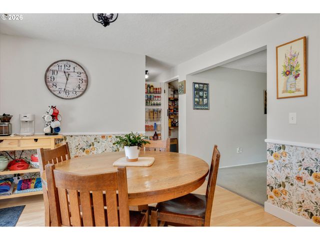 1563 Ne VILLAGE SQUIRE Ct, Gresham, OR 97030
