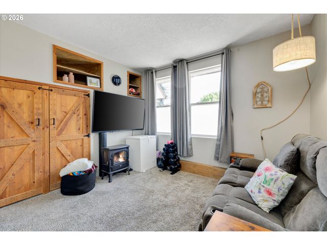 1563 Ne VILLAGE SQUIRE Ct, Gresham, OR 97030
