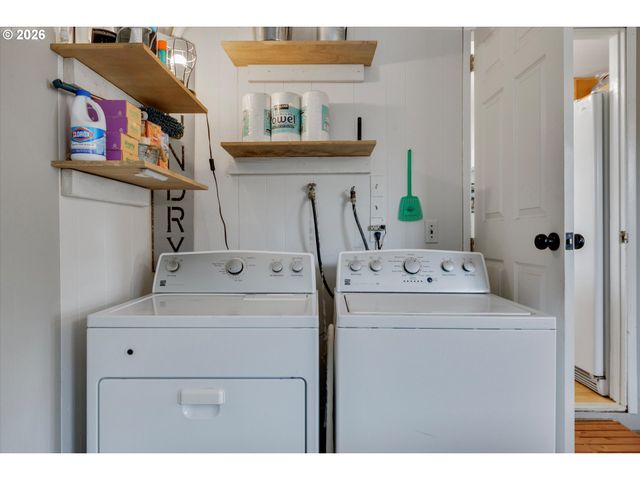 1563 Ne VILLAGE SQUIRE Ct, Gresham, OR 97030