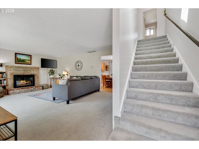 1563 Ne VILLAGE SQUIRE Ct, Gresham, OR 97030