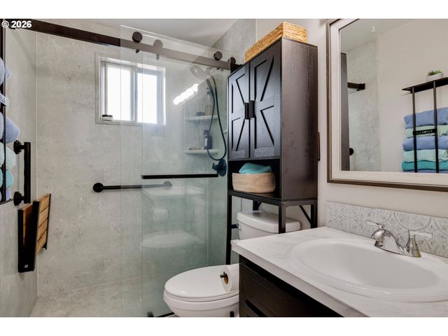 1563 Ne VILLAGE SQUIRE Ct, Gresham, OR 97030