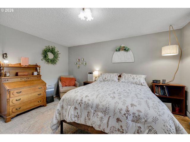 1563 Ne VILLAGE SQUIRE Ct, Gresham, OR 97030