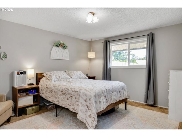 1563 Ne VILLAGE SQUIRE Ct, Gresham, OR 97030
