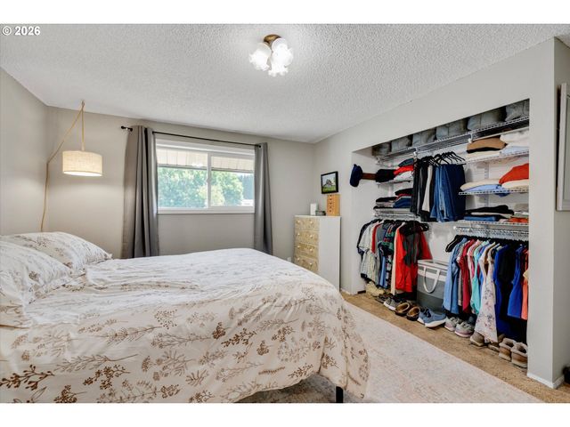 1563 Ne VILLAGE SQUIRE Ct, Gresham, OR 97030