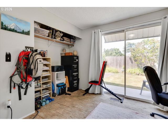 1563 Ne VILLAGE SQUIRE Ct, Gresham, OR 97030