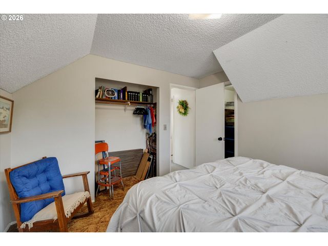 1563 Ne VILLAGE SQUIRE Ct, Gresham, OR 97030
