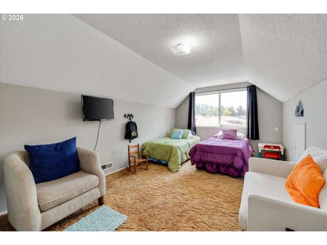 1563 Ne VILLAGE SQUIRE Ct, Gresham, OR 97030