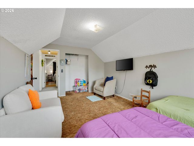 1563 Ne VILLAGE SQUIRE Ct, Gresham, OR 97030