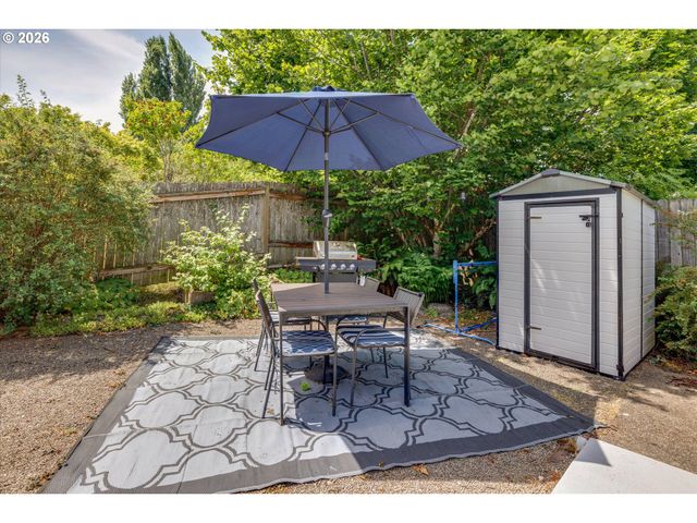 1563 Ne VILLAGE SQUIRE Ct, Gresham, OR 97030