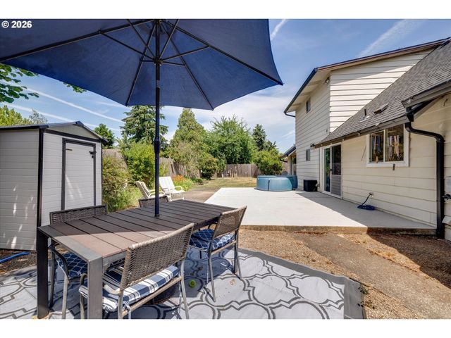 1563 Ne VILLAGE SQUIRE Ct, Gresham, OR 97030