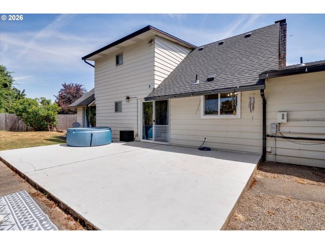 1563 Ne VILLAGE SQUIRE Ct, Gresham, OR 97030