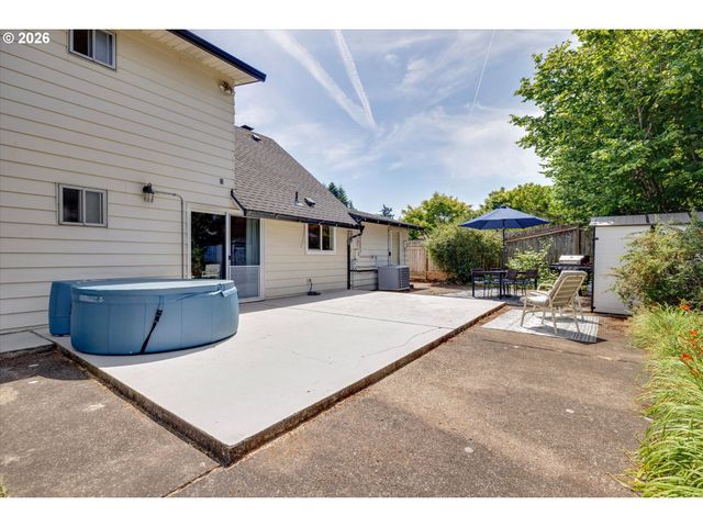 1563 Ne VILLAGE SQUIRE Ct, Gresham, OR 97030