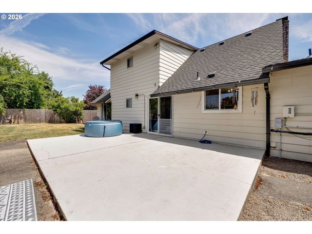 1563 Ne VILLAGE SQUIRE Ct, Gresham, OR 97030