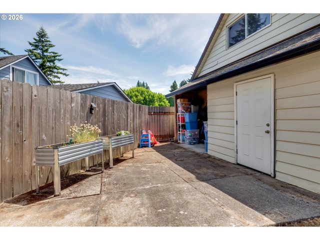 1563 Ne VILLAGE SQUIRE Ct, Gresham, OR 97030