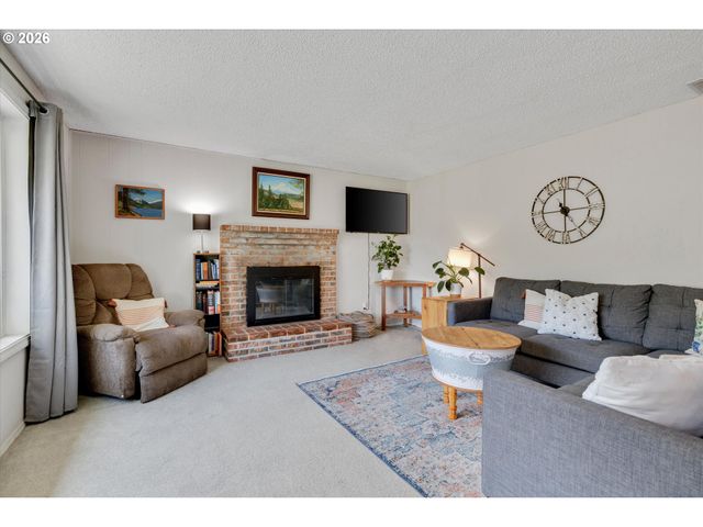 1563 Ne VILLAGE SQUIRE Ct, Gresham, OR 97030