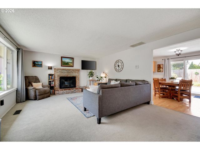 1563 Ne VILLAGE SQUIRE Ct, Gresham, OR 97030