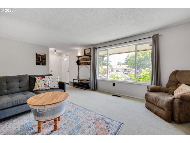 1563 Ne VILLAGE SQUIRE Ct, Gresham, OR 97030