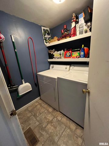 421 N 21ST Street, Herrin, IL 62948