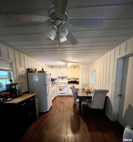 421 N 21ST Street, Herrin, IL 62948