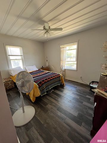 421 N 21ST Street, Herrin, IL 62948