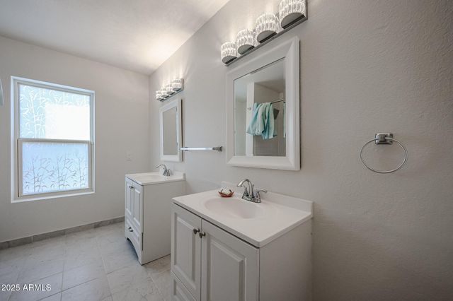 10572 E Bella Vista Drive, Scottsdale, AZ 85258