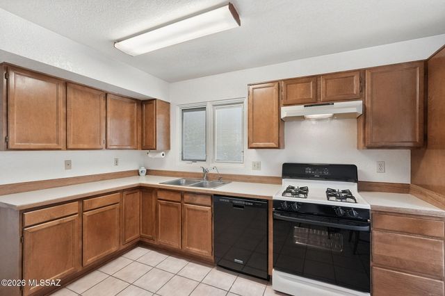 4771 W Latchstring Court, Tucson, AZ 85741