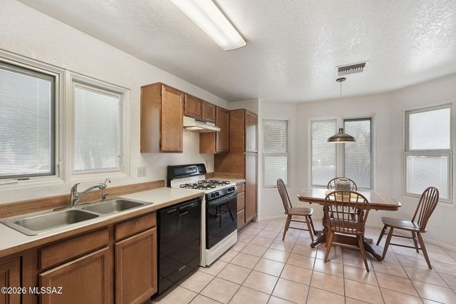 4771 W Latchstring Court, Tucson, AZ 85741