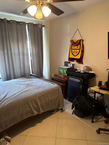 2550 Olinville Avenue 3D, Bronx, NY 10467