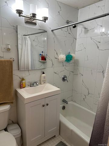 2550 Olinville Avenue 3D, Bronx, NY 10467