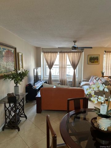 2550 Olinville Avenue 3D, Bronx, NY 10467