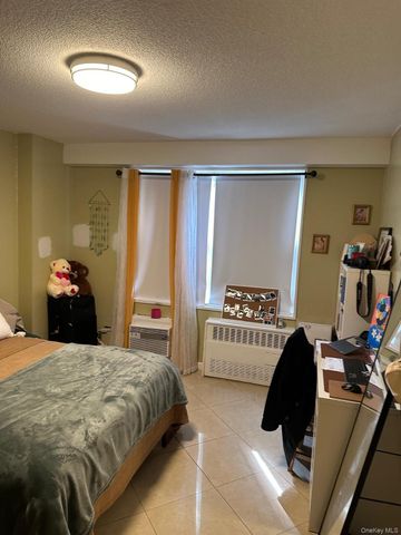 2550 Olinville Avenue 3D, Bronx, NY 10467