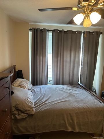 2550 Olinville Avenue 3D, Bronx, NY 10467