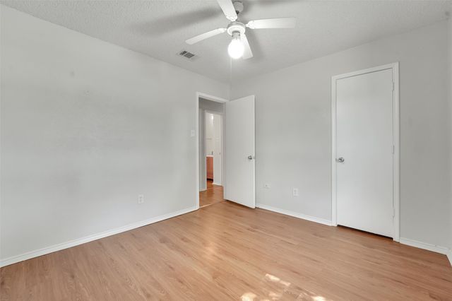5811 Woodsetter Lane, Arlington, TX 76017