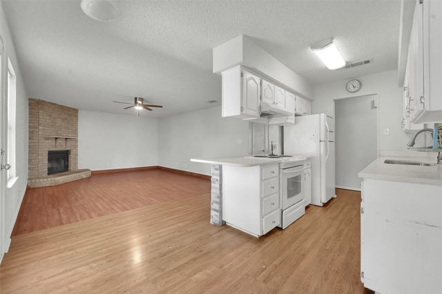 5811 Woodsetter Lane, Arlington, TX 76017