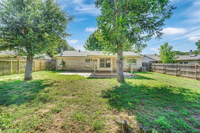 5811 Woodsetter Lane, Arlington, TX 76017