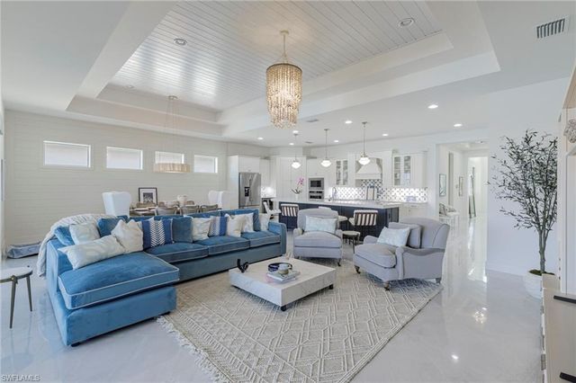 8963 Gustavia CT, Naples, FL 34112