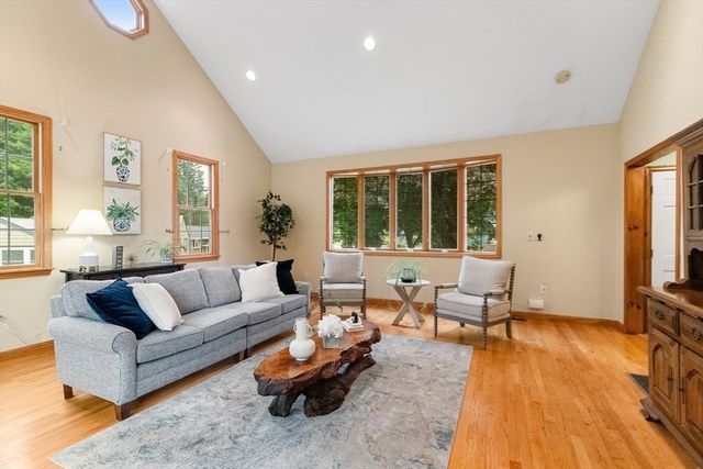 8 Indian Lane, Wakefield, MA 01880