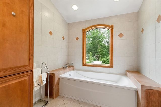 8 Indian Lane, Wakefield, MA 01880