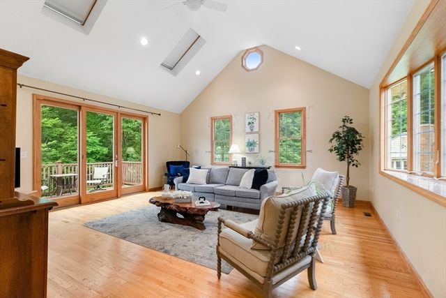 8 Indian Lane, Wakefield, MA 01880