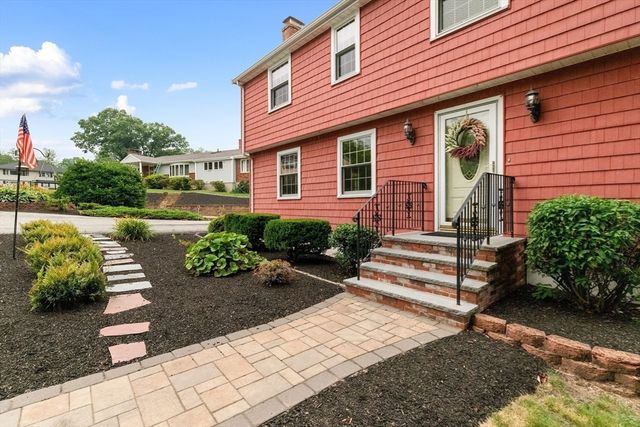 8 Indian Lane, Wakefield, MA 01880
