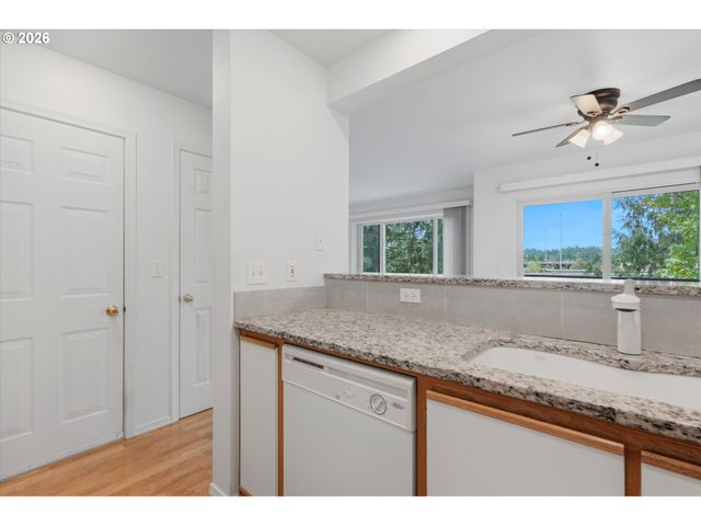 7163 Sw SAGERT St 109, Tualatin, OR 97062