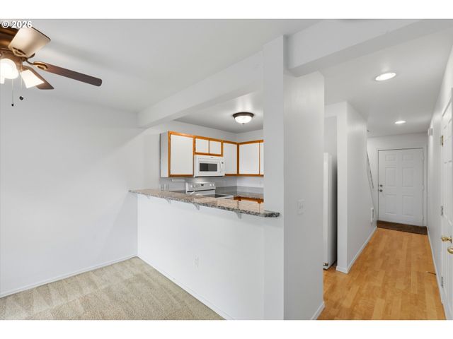 7163 Sw SAGERT St 109, Tualatin, OR 97062