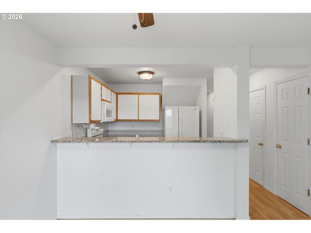 7163 Sw SAGERT St 109, Tualatin, OR 97062