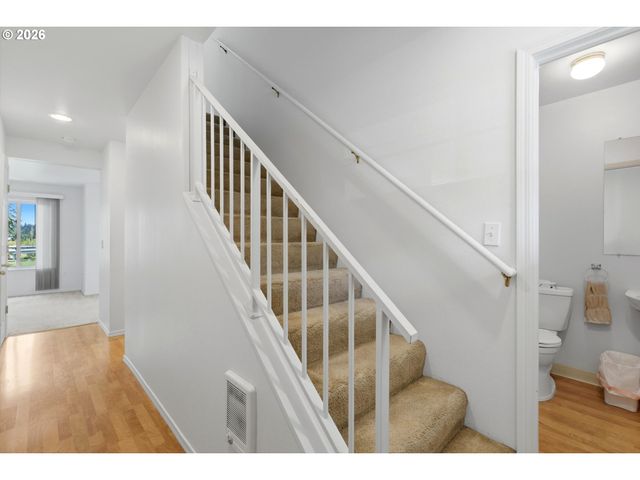 7163 Sw SAGERT St 109, Tualatin, OR 97062