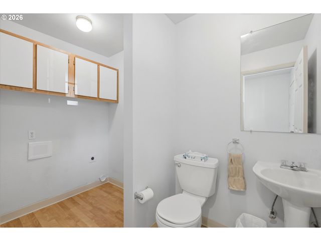 7163 Sw SAGERT St 109, Tualatin, OR 97062