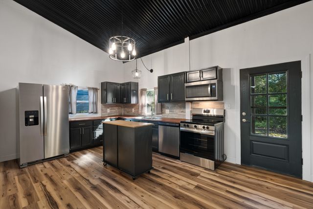 76 Entrekin Rd., Lumberton, MS 39455