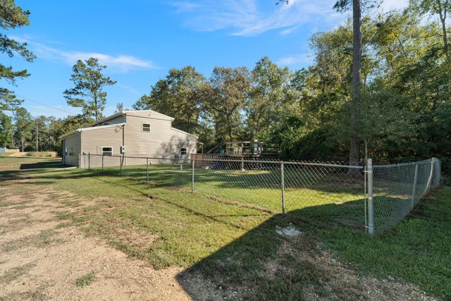 76 Entrekin Rd., Lumberton, MS 39455
