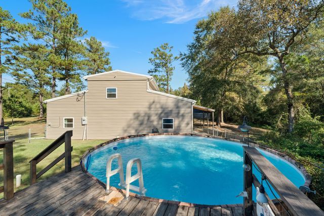 76 Entrekin Rd., Lumberton, MS 39455