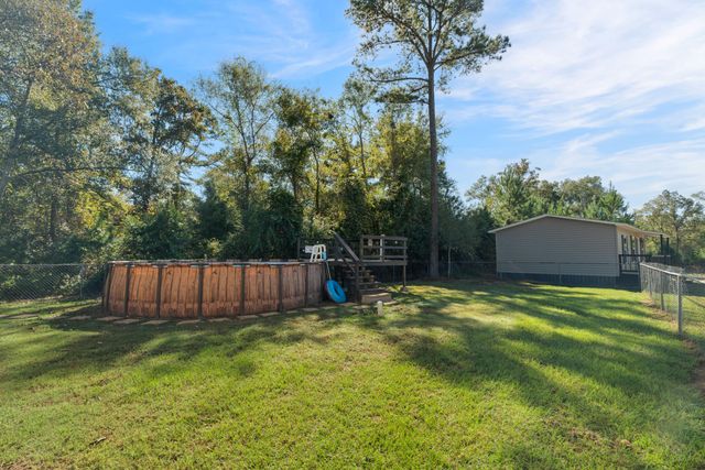 76 Entrekin Rd., Lumberton, MS 39455