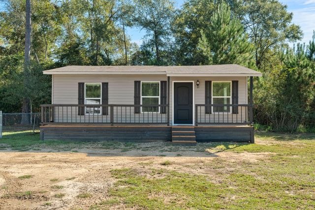 76 Entrekin Rd., Lumberton, MS 39455